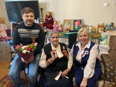 Депутаты вручили ветеранам юбилейные медали «80 лет Победы»