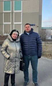 Муниципальные депутаты ЕР района Некрасовка и руководитель отделения «Единая Россия» продолжают помогать создавать позитивное настроение детишкам, которые находятся на лечении в стационарах