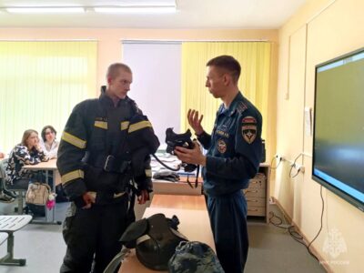 Школьникам о героической профессии