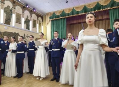 Кадетский бал в школе 2089 