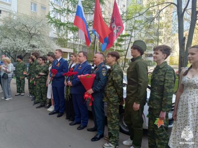 Начальник 1 ТОНПР по ЮВАО УНПР Главного управления МЧС России по г. Москве поздравил участника Великой Отечественной войны почетного жителя района Выхино-Жулебино Иноземцева Валентина Никитовича