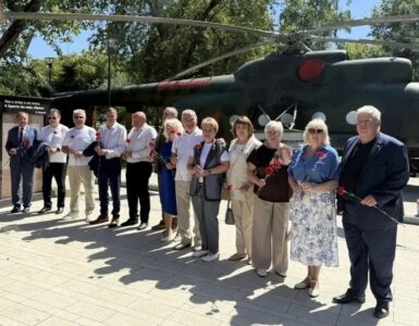 Возложение цветов в парке «Патриот» им. Фёдора Полетаева главами муниципальных образований ЮВАО в городе Москве
